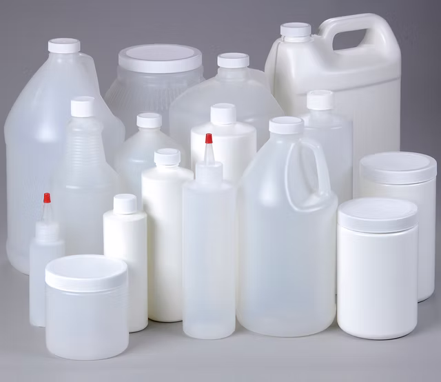 Robotic arm removing parts from injection molding machine